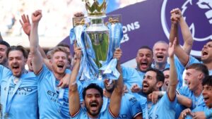 Man City lift trophy